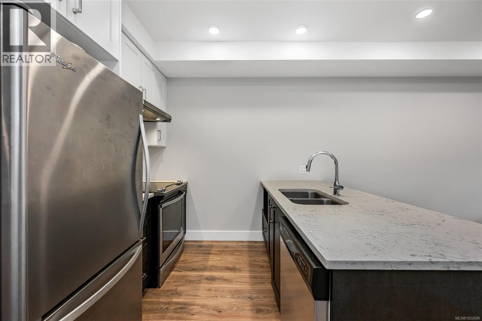 201 747 Travino Lane, Saanich, British Columbia  V8Z 0E4 - Photo 14 - 1022608