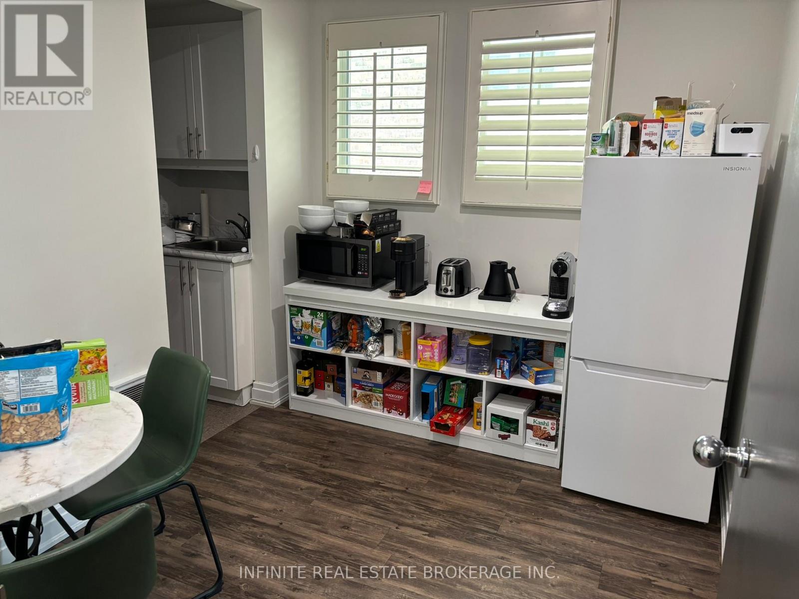 200 - 12 Lawton Boulevard, Toronto, Ontario  M4V 1Z4 - Photo 2 - C12684074