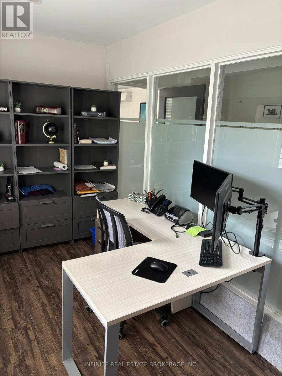 200 - 12 Lawton Boulevard, Toronto, Ontario  M4V 1Z4 - Photo 5 - C12684074