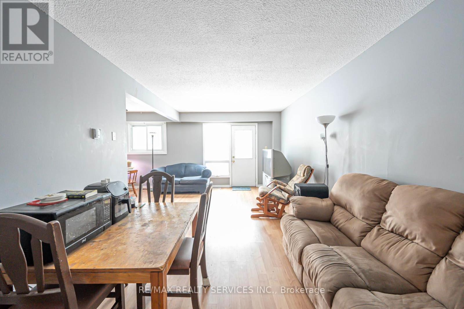 31 Sylvia Street, Barrie, Ontario  L4M 5J2 - Photo 6 - S12684050