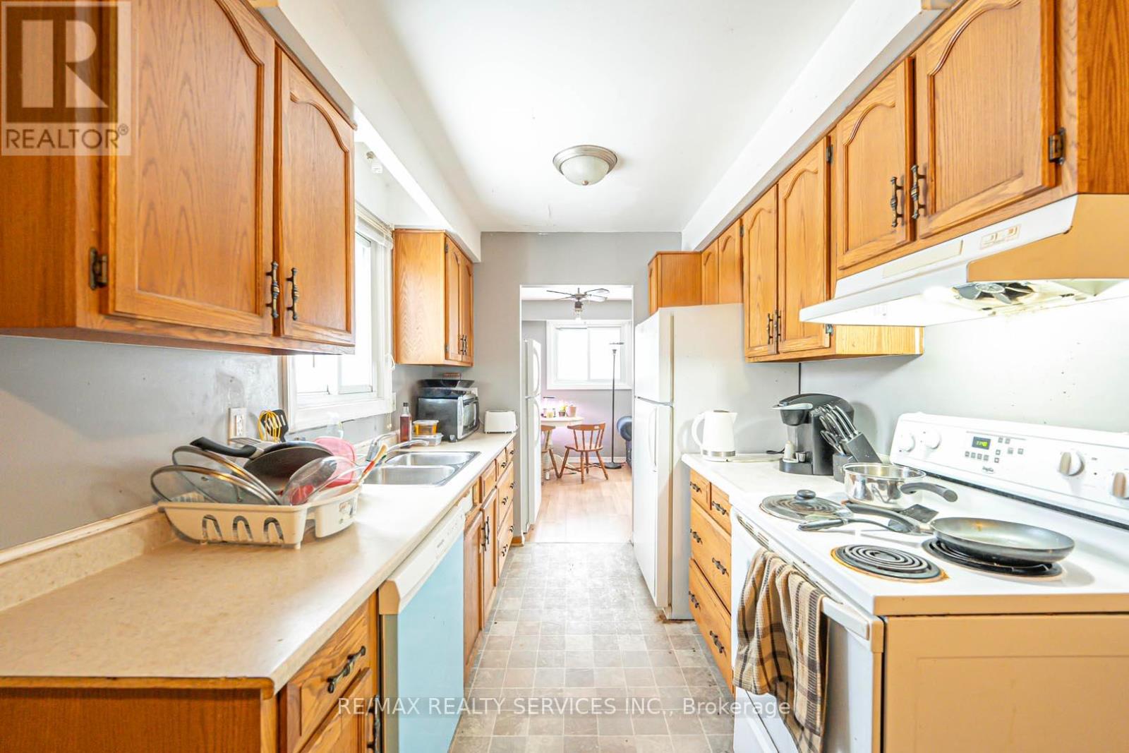 31 Sylvia Street, Barrie, Ontario  L4M 5J2 - Photo 9 - S12684050