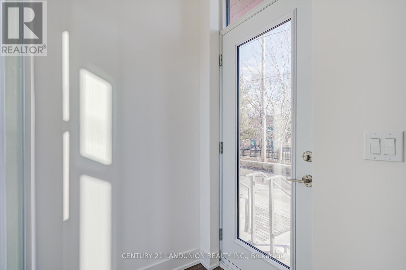 102 - 1285 Queen Street E, Toronto, Ontario  M4L 1C2 - Photo 15 - E12683104