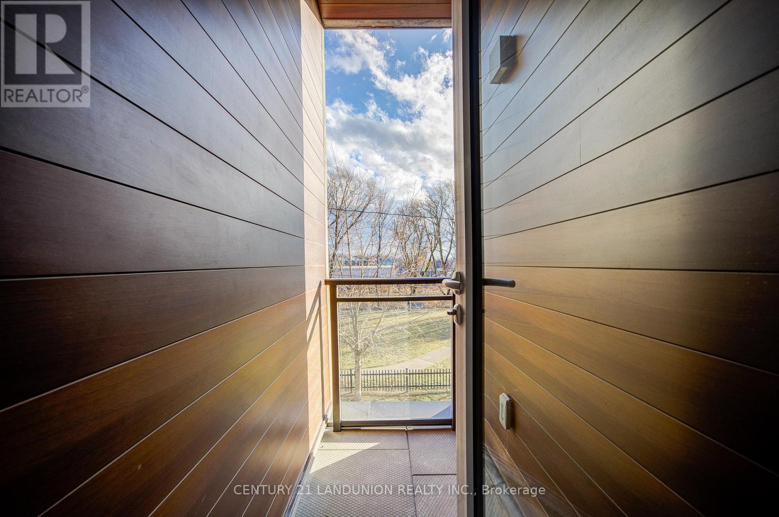 102 - 1285 Queen Street E, Toronto, Ontario  M4L 1C2 - Photo 30 - E12683104