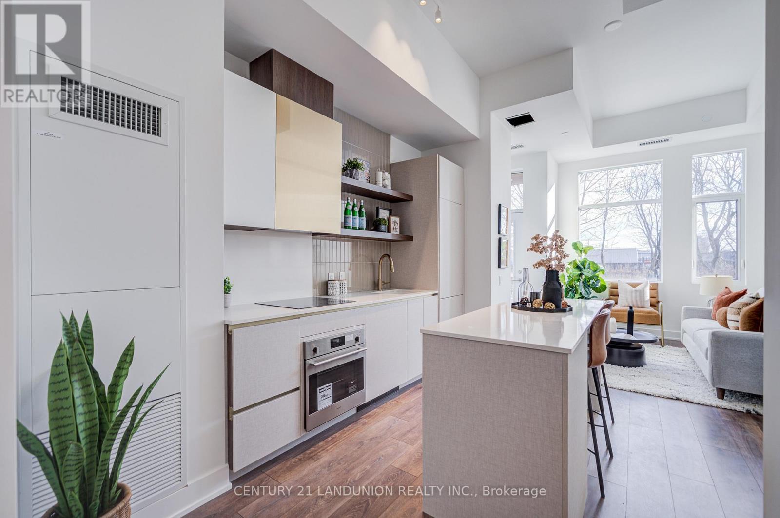 102 - 1285 Queen Street E, Toronto, Ontario  M4L 1C2 - Photo 4 - E12683104