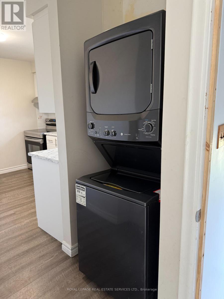 365 Sandhurst Drive, Oakville, Ontario  L6L 4L1 - Photo 9 - W12683038