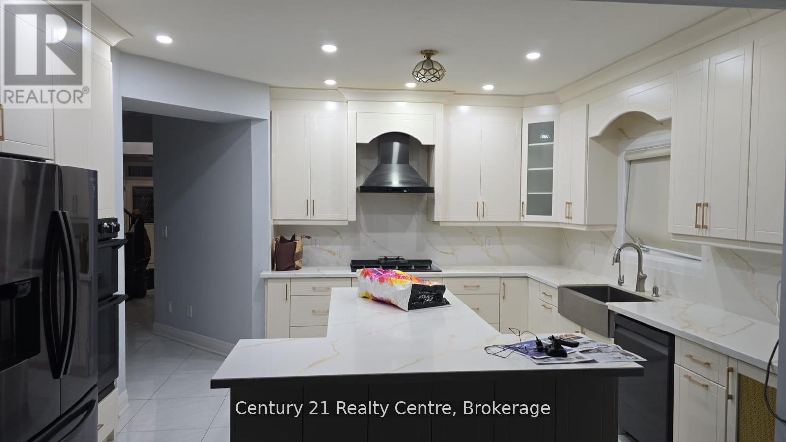 25 Locarno Street, Brampton, Ontario  L6R 3T8 - Photo 3 - W12684028