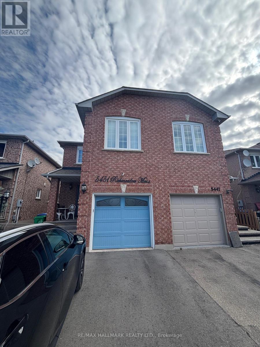<div class="slider-price">$1,600 Monthly</div><p>5451 Richmeadow Mews, Mississauga, Ontario</p>