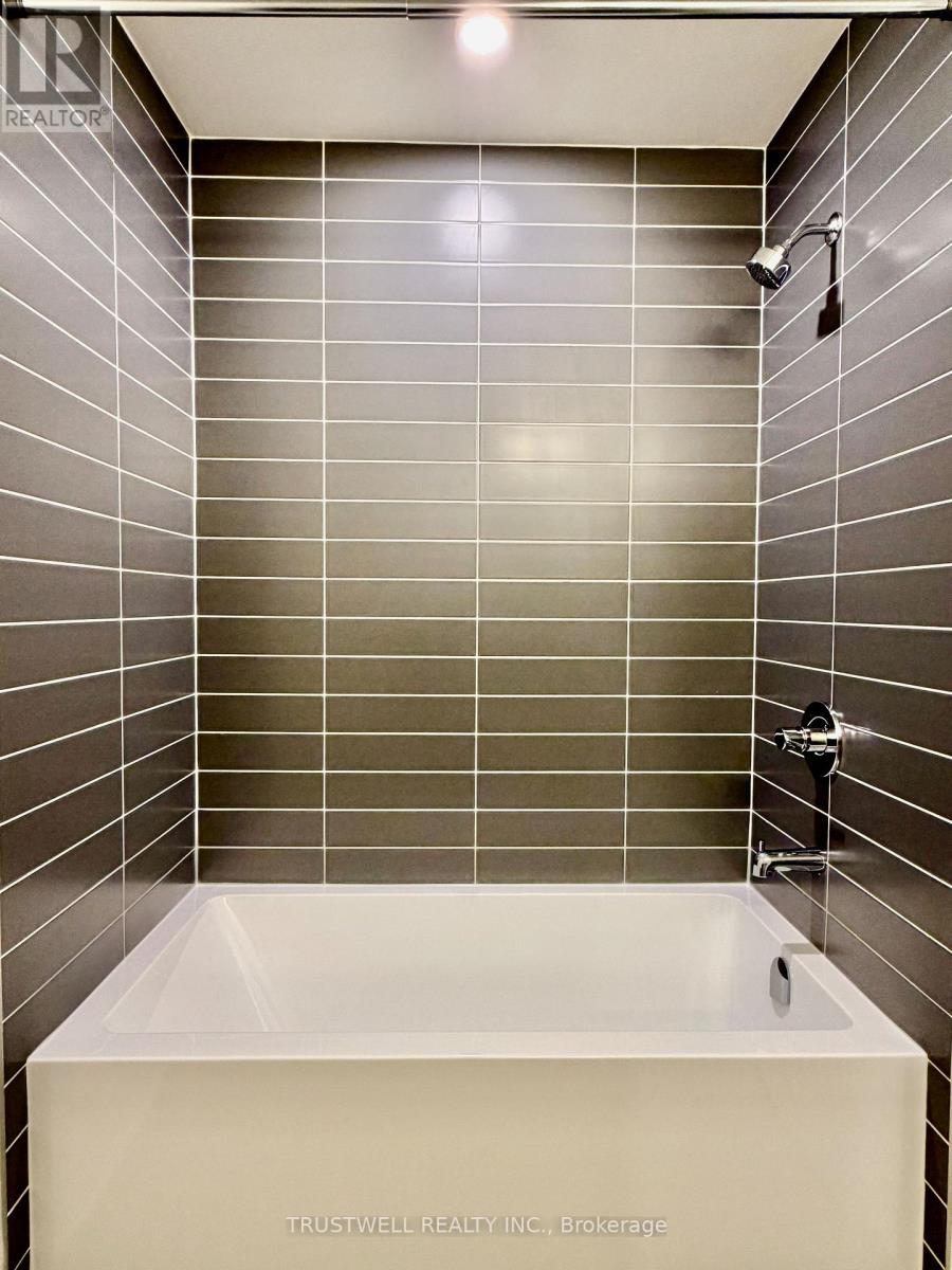 805 - 3071 Trafalgar Road, Oakville, Ontario  L6H 8C6 - Photo 13 - W12684062