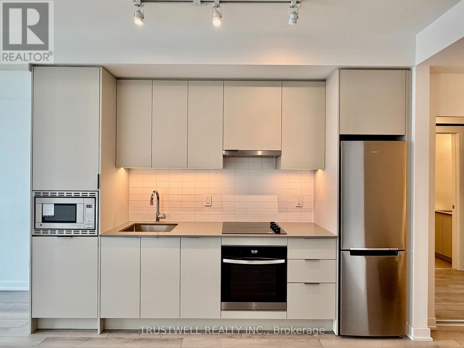 805 - 3071 Trafalgar Road, Oakville, Ontario  L6H 8C6 - Photo 5 - W12684062