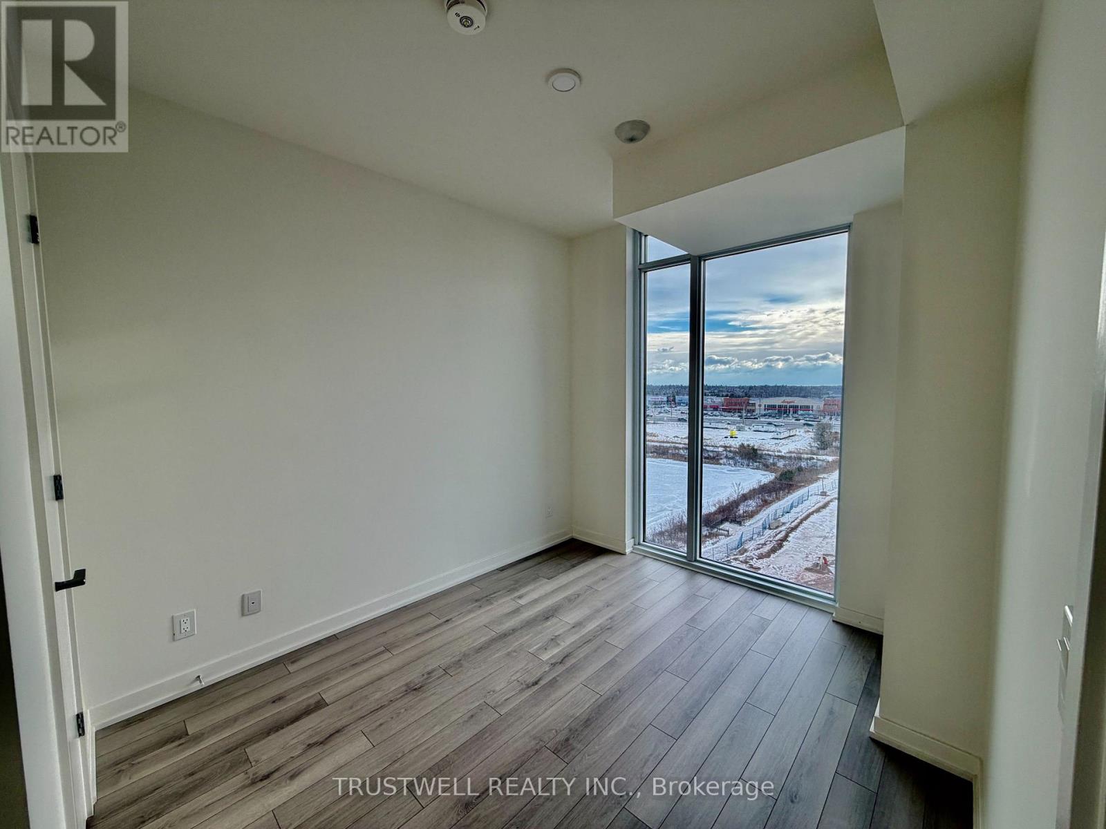 805 - 3071 Trafalgar Road, Oakville, Ontario  L6H 8C6 - Photo 9 - W12684062