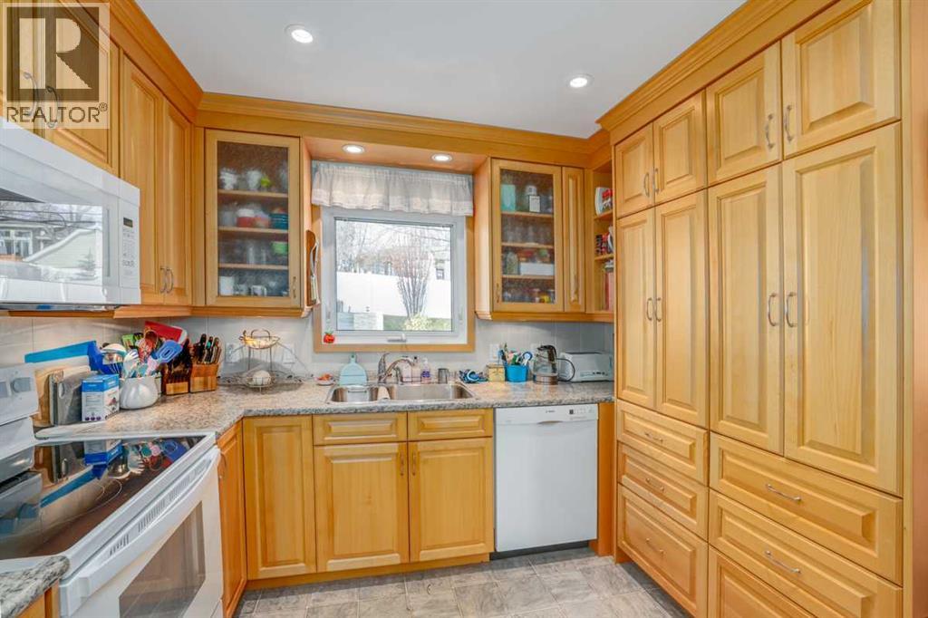 25 Highwood Place Nw, Calgary, Alberta  T2K 2B9 - Photo 8 - A2270274