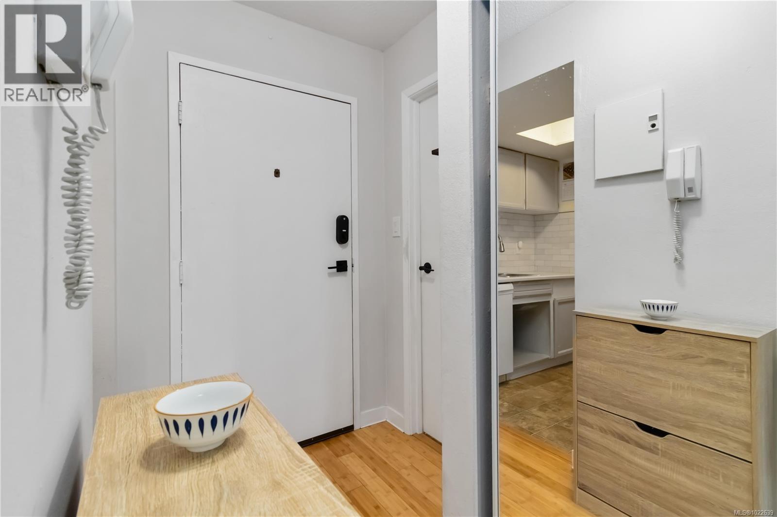 236 2930 Washington Ave, Victoria, British Columbia  V9A 1P5 - Photo 6 - 1022639