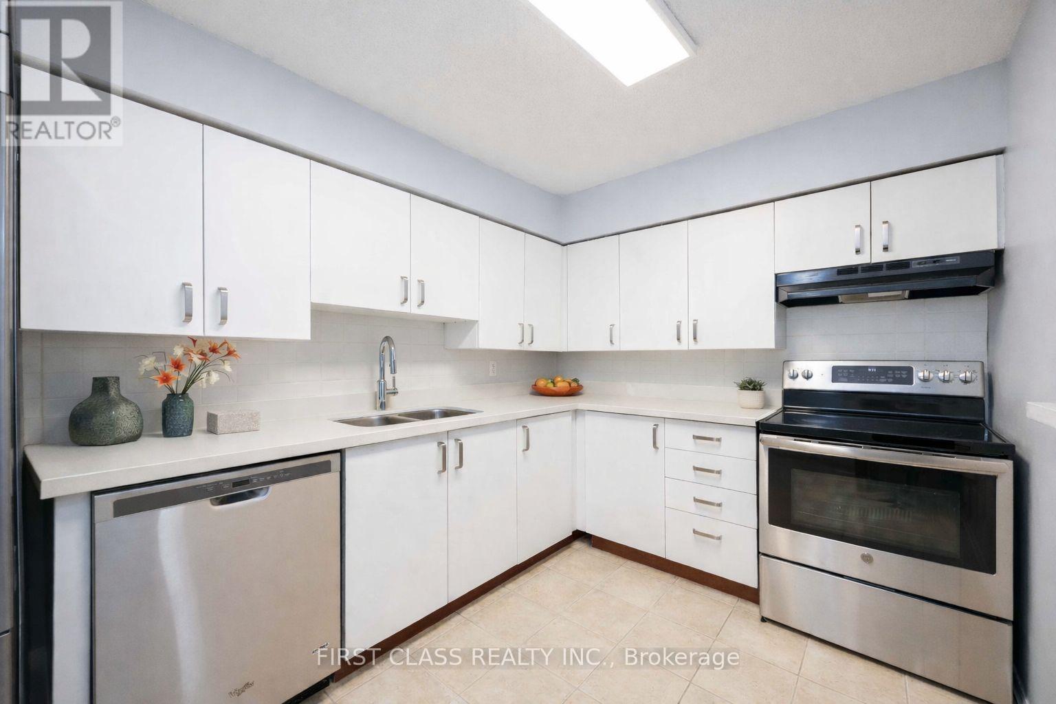 812 - 260 Davis Drive, Newmarket, Ontario  L3Y 7C3 - Photo 14 - N12683460