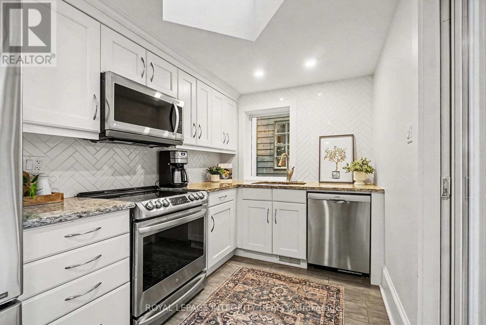 115 Springhurst Avenue, Ottawa, Ontario  K1S 0E3 - Photo 10 - X12677200