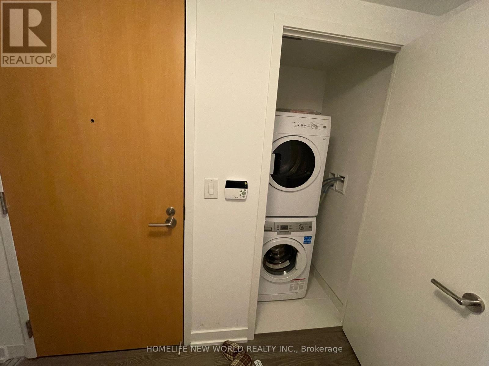 1208 - 11 Wellesley Street W, Toronto, Ontario  M4Y 0G4 - Photo 13 - C12684088