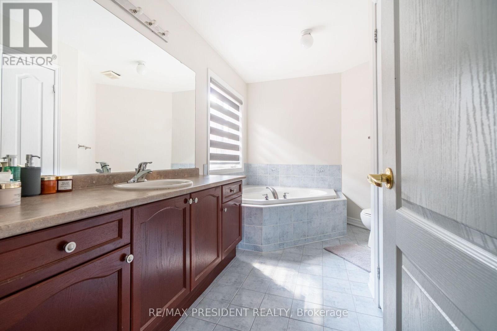 56 Iceland Poppy Trail, Brampton, Ontario  L7A 0M9 - Photo 32 - W12683614