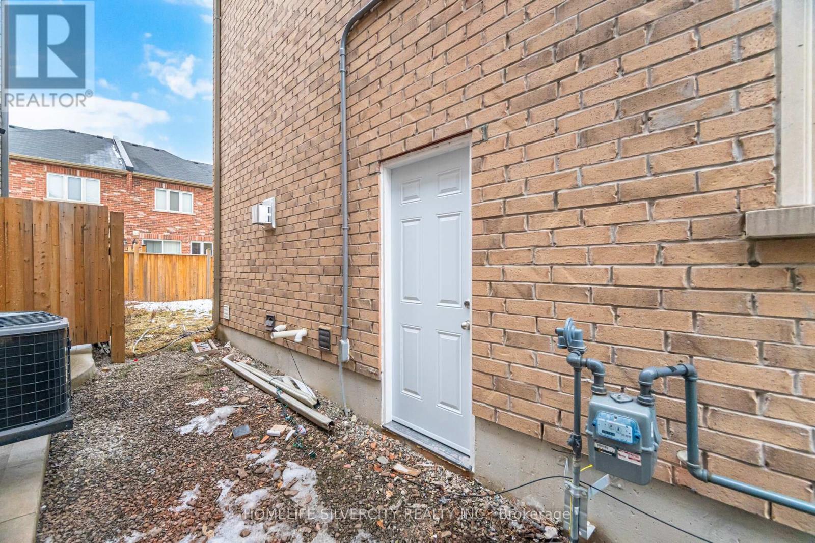 28 Dolobram Trail, Brampton, Ontario  L4A 4Y1 - Photo 28 - W12683814