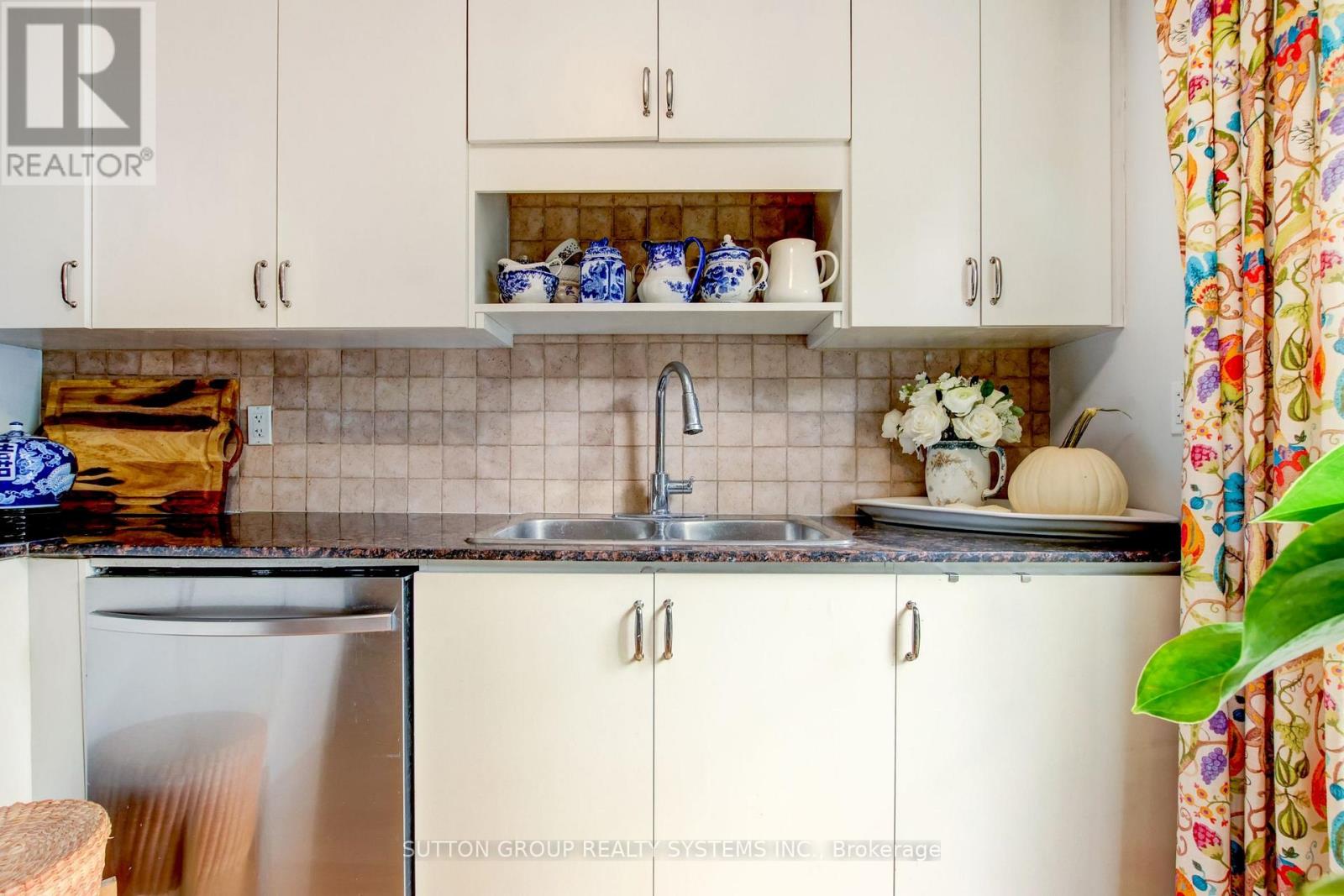 85 - 119b The Queensway, Toronto, Ontario  M6S 5B7 - Photo 20 - W12684098