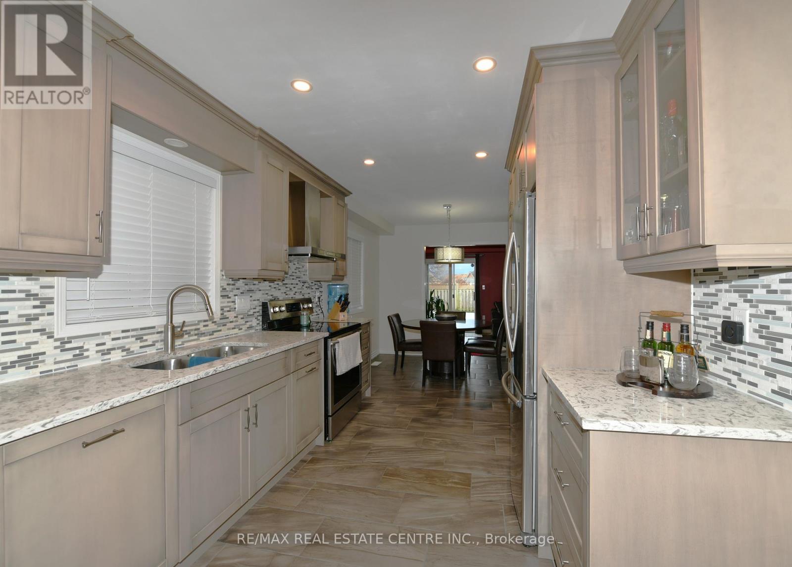 19 Flockhart Road, Cambridge, Ontario  N1P 1G2 - Photo 5 - X12684096