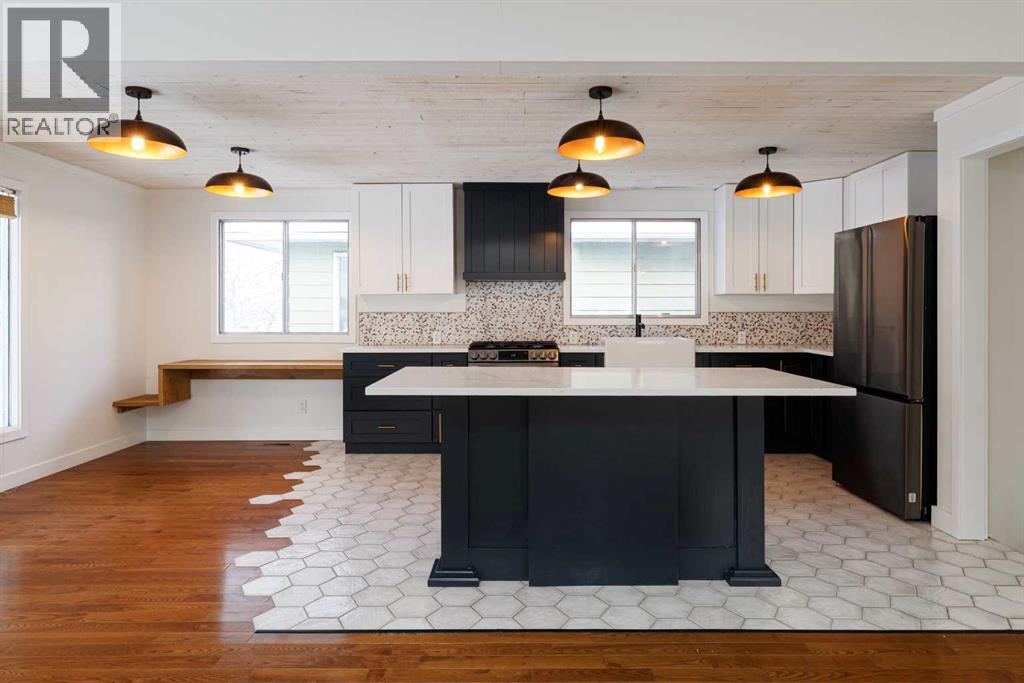 256 Queen Tamara Way Se, Calgary, Alberta  T2J 4E7 - Photo 11 - A2278377