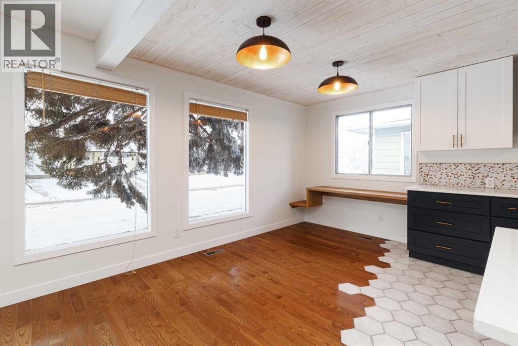 256 Queen Tamara Way Se, Calgary, Alberta  T2J 4E7 - Photo 12 - A2278377