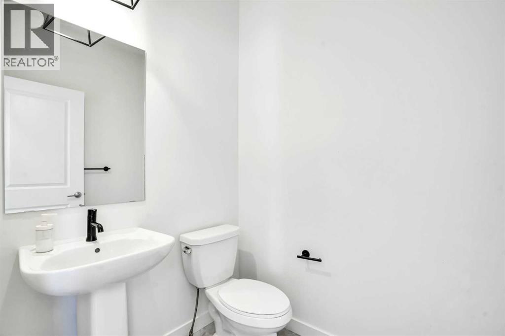 1449 Bayview Point Sw, Airdrie, Alberta  T4B 3N8 - Photo 9 - A2276196