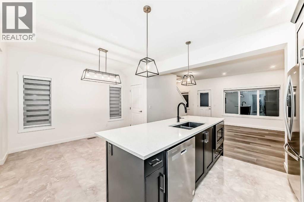 1449 Bayview Point Sw, Airdrie, Alberta  T4B 3N8 - Photo 6 - A2276196