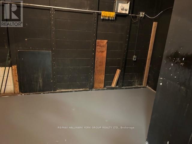 17 - 220 Industrial Parkway S, Aurora, Ontario  L4G 3V6 - Photo 6 - N12342981