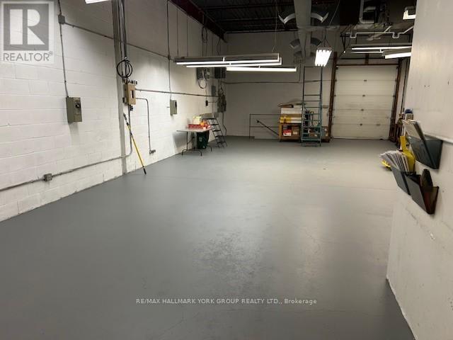 17 - 220 Industrial Parkway S, Aurora, Ontario  L4G 3V6 - Photo 3 - N12342981