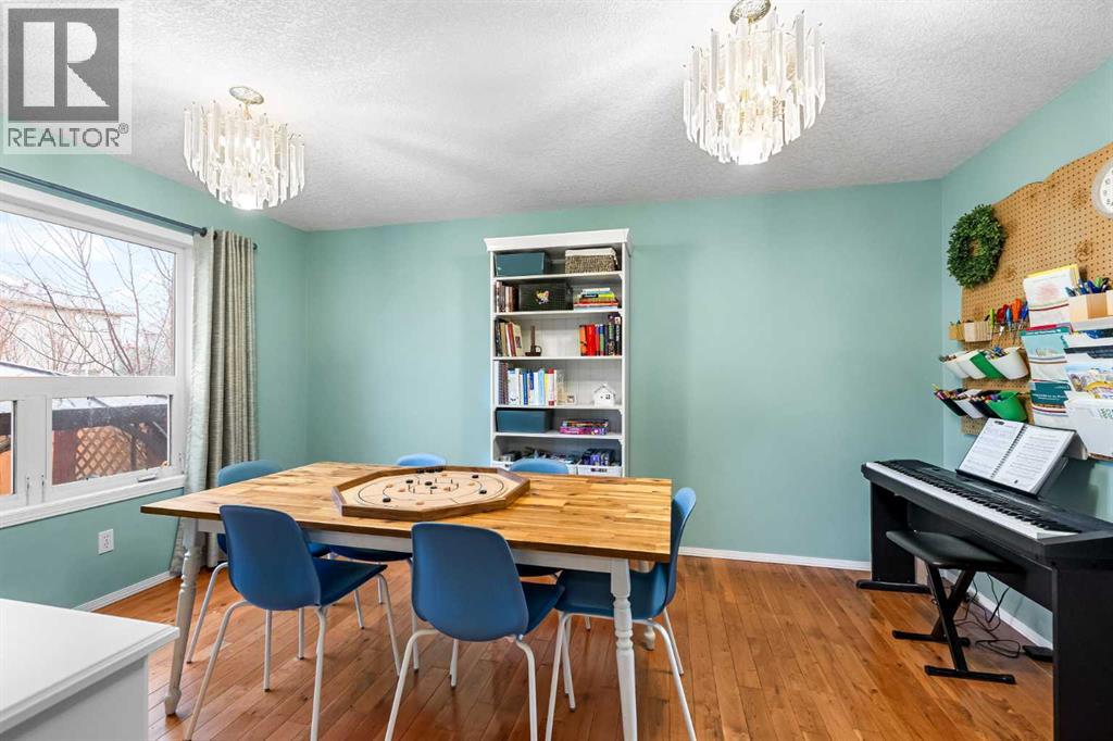 62 Canoe Circle Sw, Airdrie, Alberta  T4B 2L6 - Photo 9 - A2276684