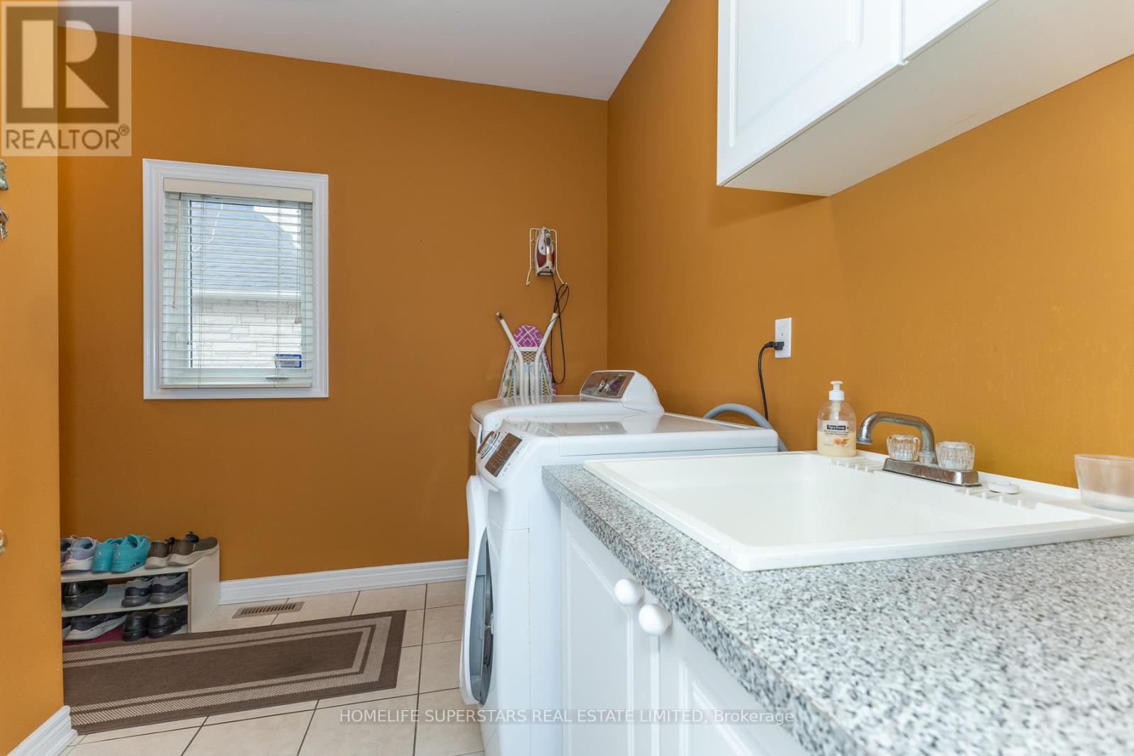 156 Novaview Crescent, Vaughan, Ontario  L4L 9L8 - Photo 13 - N12684156