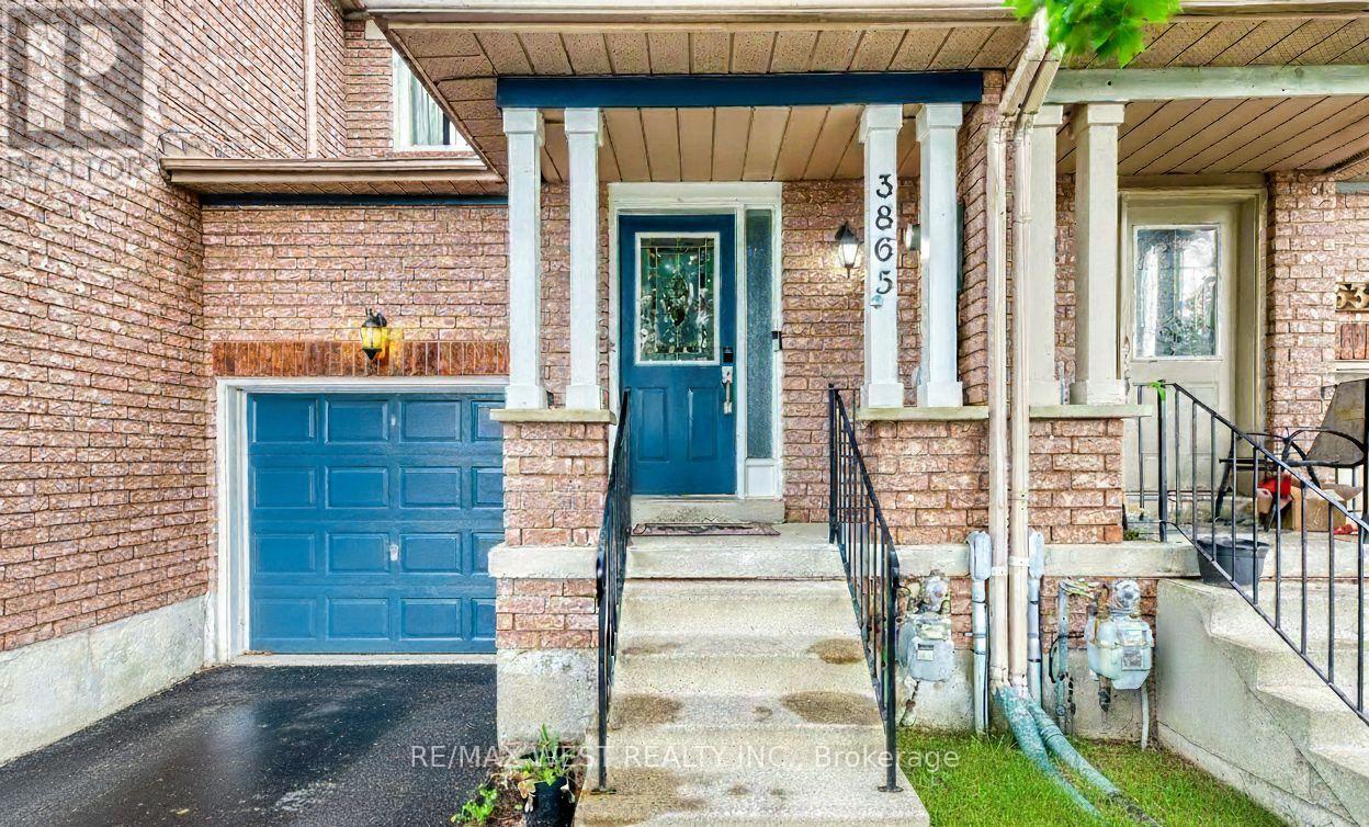 <div class="slider-price">$3,300 Monthly</div><p>3865 Allcroft Road, Mississauga, Ontario</p>