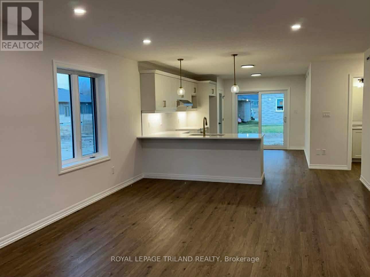 Photo 4 of 11 for 14 Harrow Lane