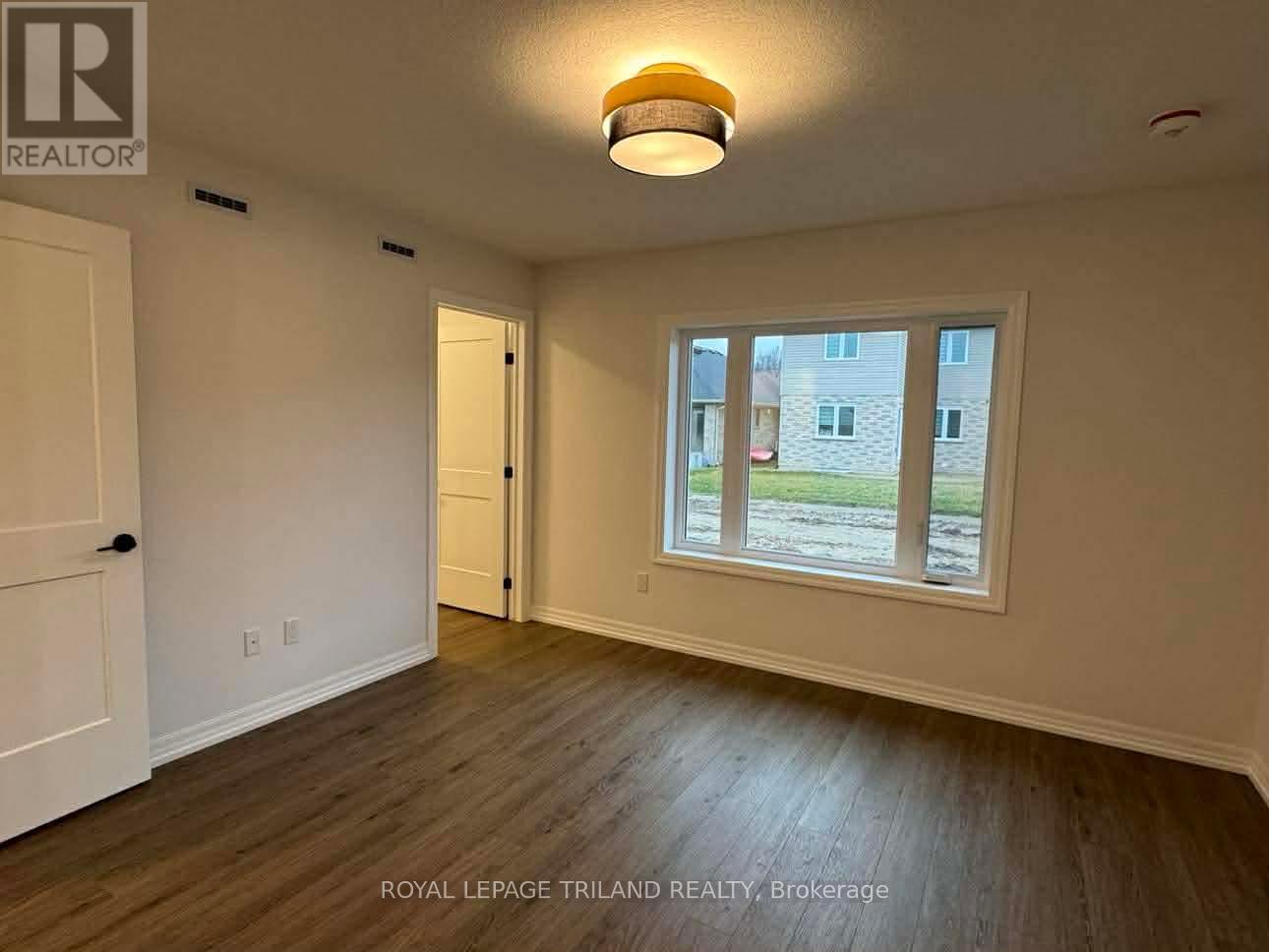 Photo 7 of 11 for 14 Harrow Lane