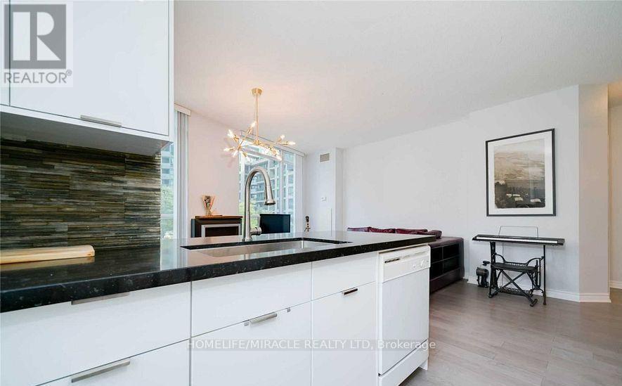 203 - 219 Fort York Boulevard, Toronto, Ontario  M5V 1B1 - Photo 15 - C12684076