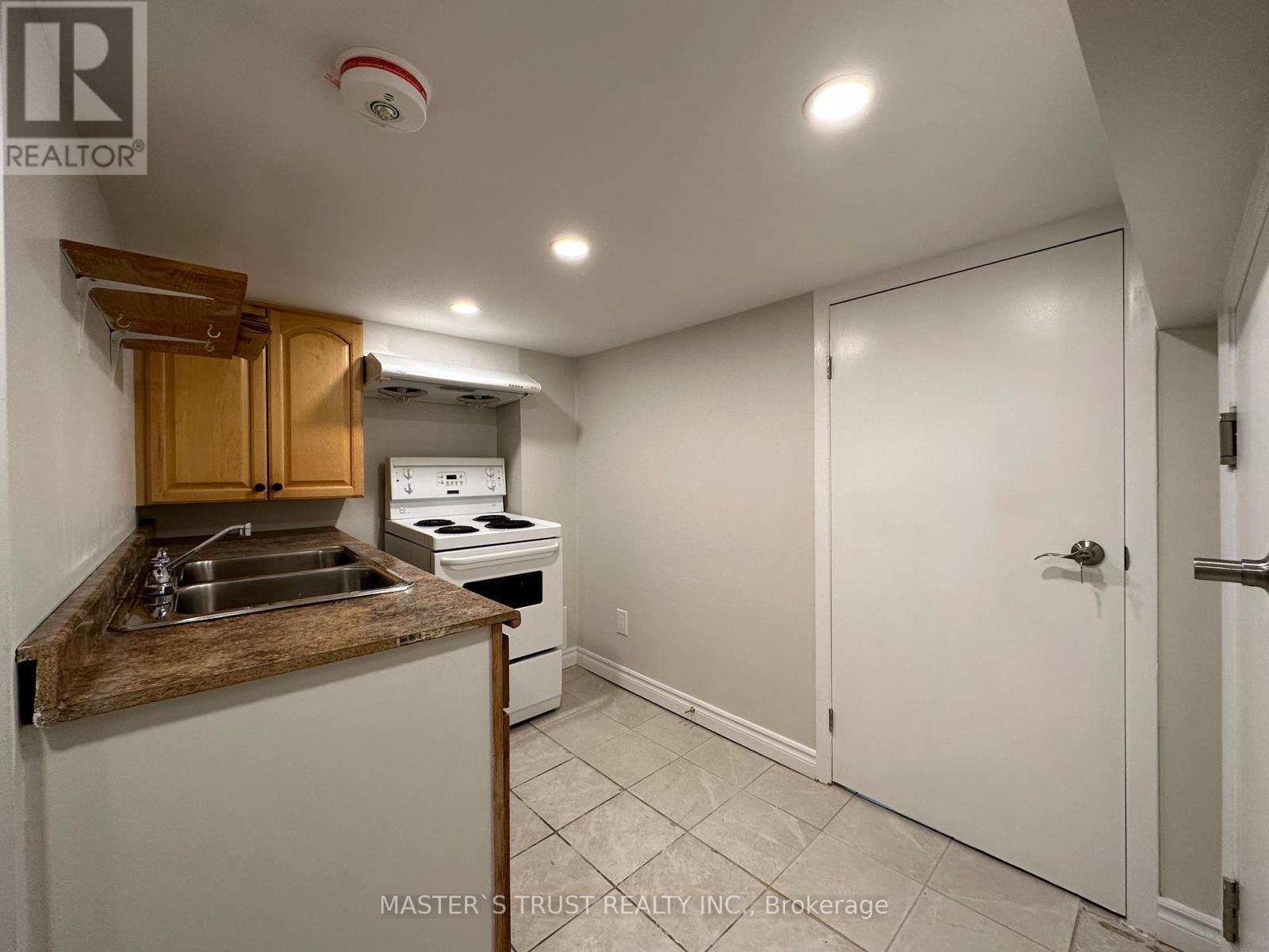 Lower - 151 Dynevor Road, Toronto, Ontario  M6E 3X5 - Photo 2 - W12684162