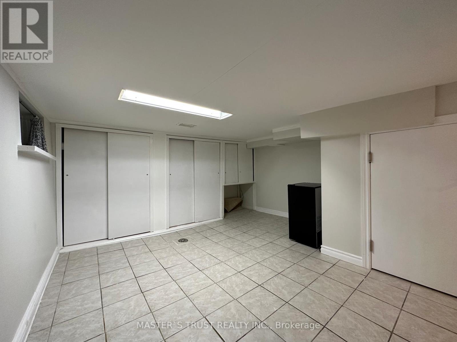 Lower - 151 Dynevor Road, Toronto, Ontario  M6E 3X5 - Photo 4 - W12684162