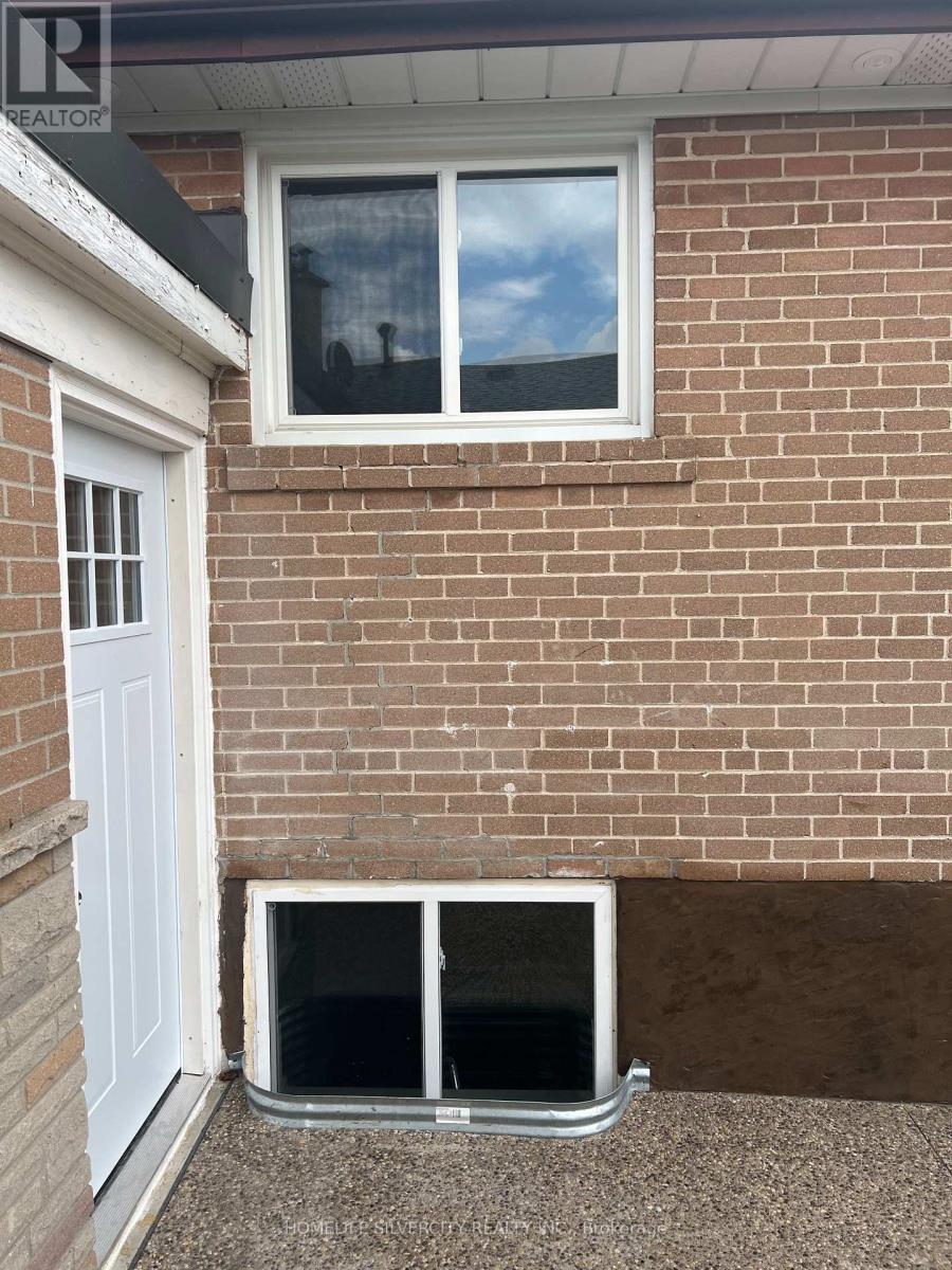 2 Unit - 6 Lamella Road, Toronto, Ontario  M9V 1Y8 - Photo 3 - W12684164