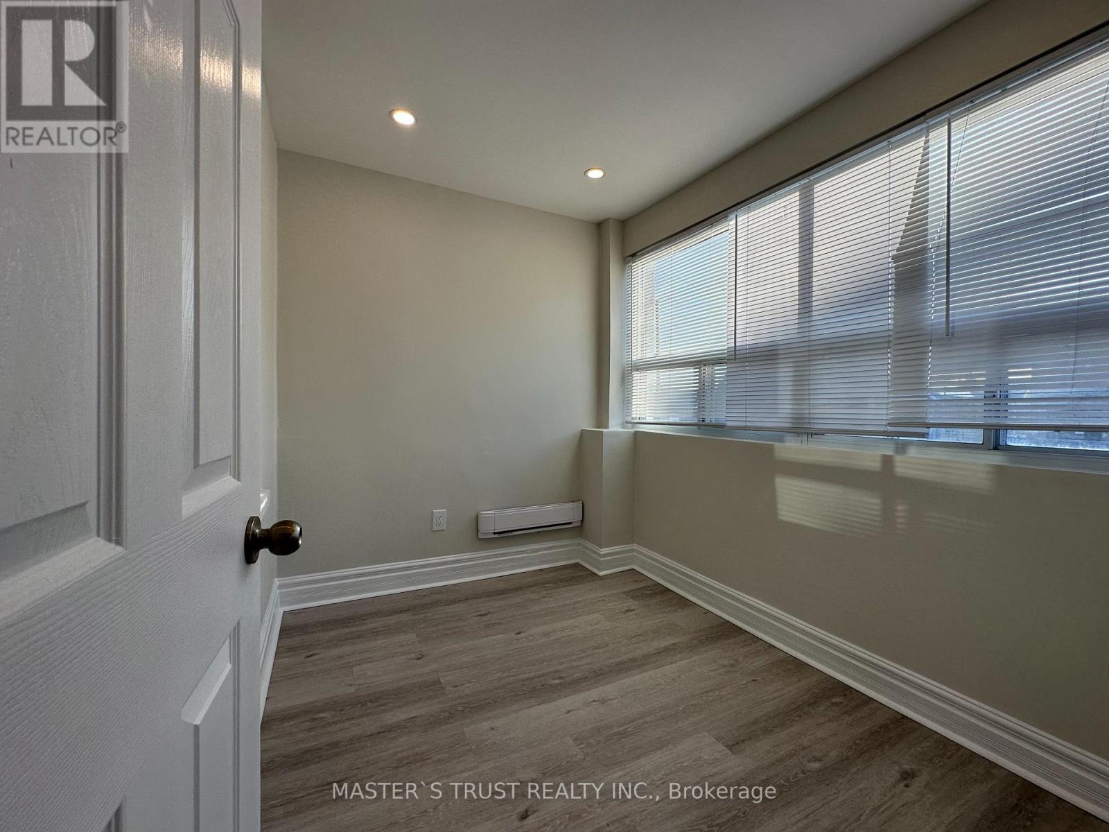 Main - 151 Dynevor Road, Toronto, Ontario  M6E 3X5 - Photo 6 - W12684166