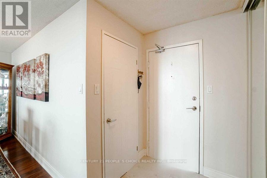 2010 - 350 Webb Drive, Mississauga, Ontario  L5B 3W4 - Photo 7 - W12684168