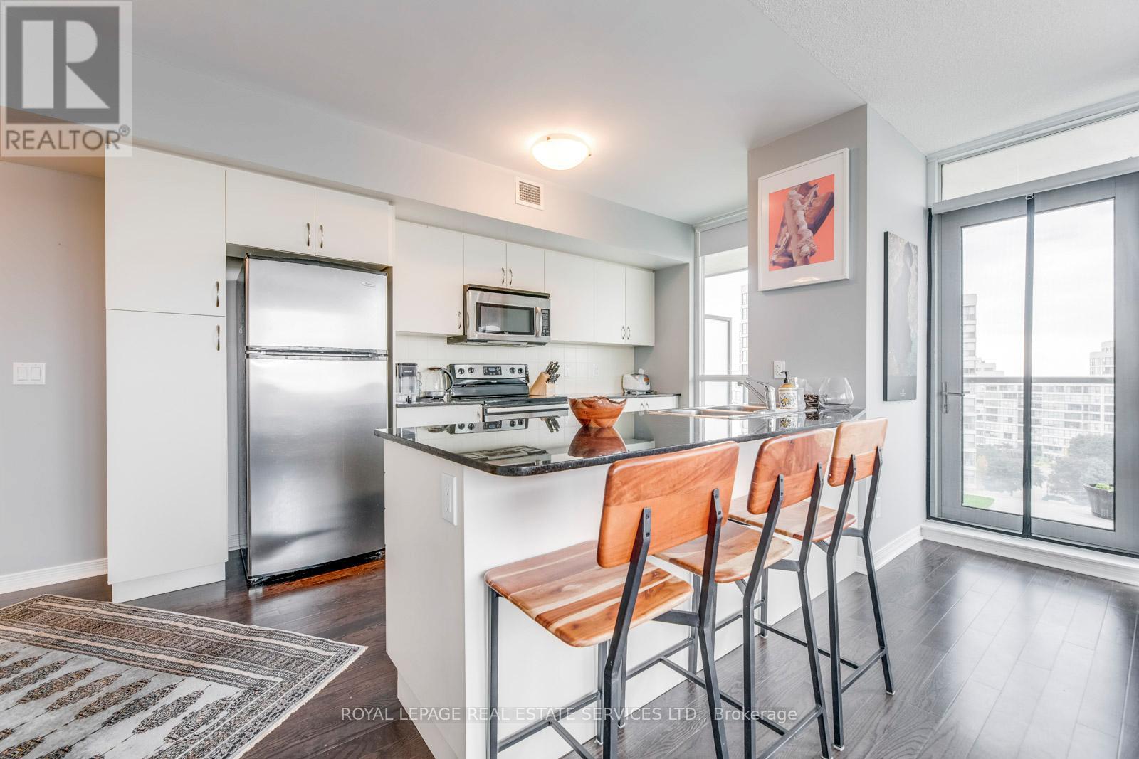 802 - 2240 Lake Shore Boulevard W, Toronto, Ontario  M8V 0B1 - Photo 4 - W12684200