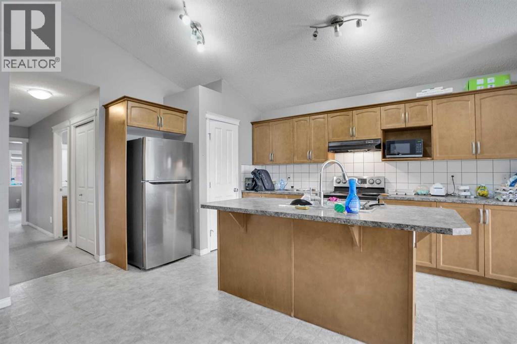 250 Martinwood Place Ne, Calgary, Alberta  t3j 3h6 - Photo 12 - A2275134