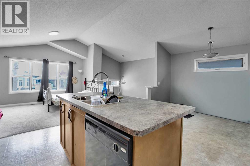 250 Martinwood Place Ne, Calgary, Alberta  t3j 3h6 - Photo 22 - A2275134