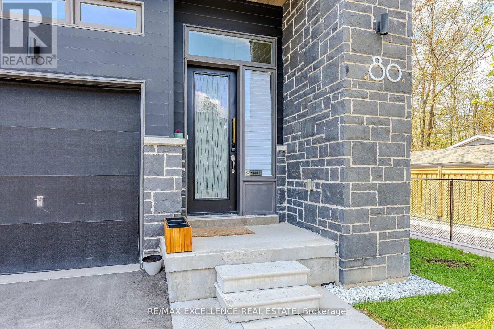 80 Berkely Street, Wasaga Beach, Ontario  L9Z 0K5 - Photo 2 - S12684178