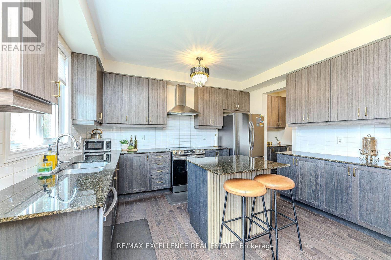 80 Berkely Street, Wasaga Beach, Ontario  L9Z 0K5 - Photo 9 - S12684178