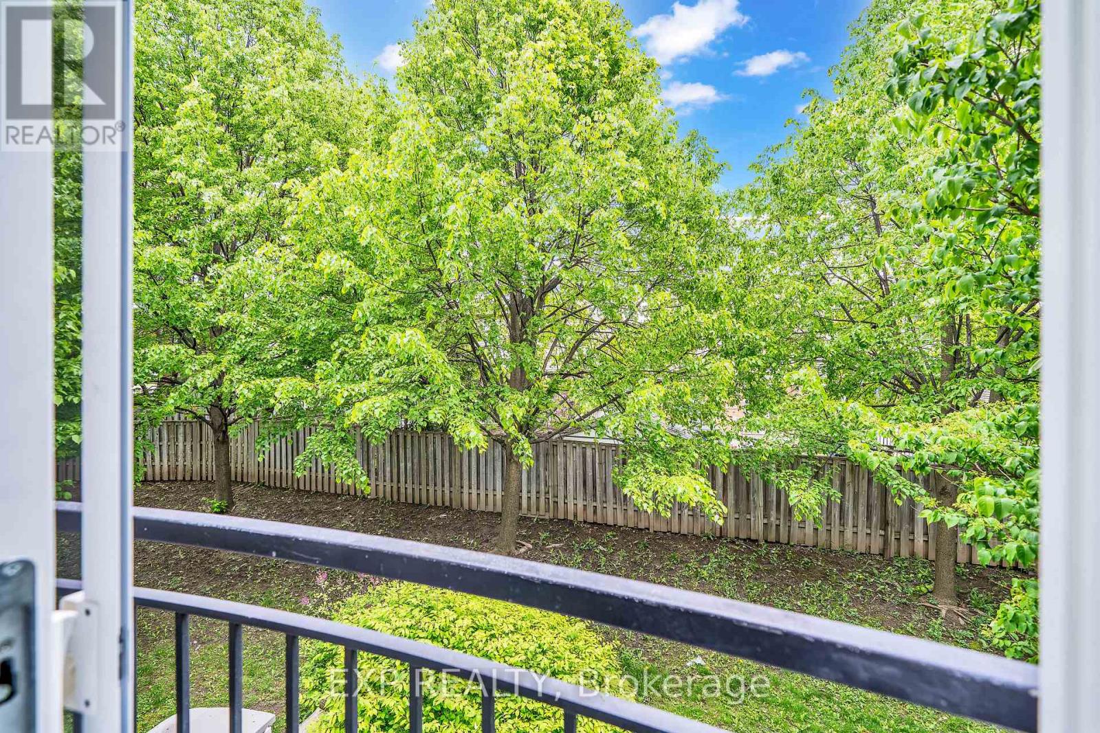 208 - 83 Aspen Springs Drive, Clarington, Ontario  L1C 5J7 - Photo 9 - E12287611