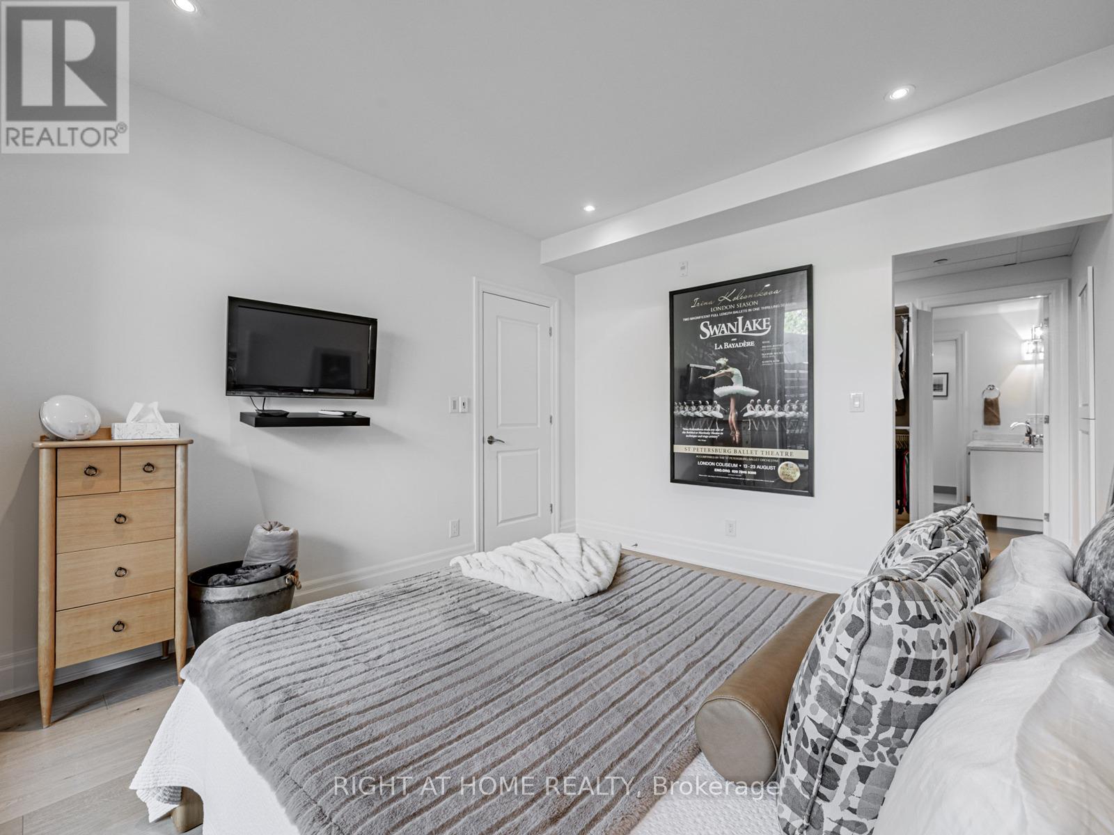 207 - 1 Rainsford Road, Toronto, Ontario  M4L 3N5 - Photo 17 - E12546006