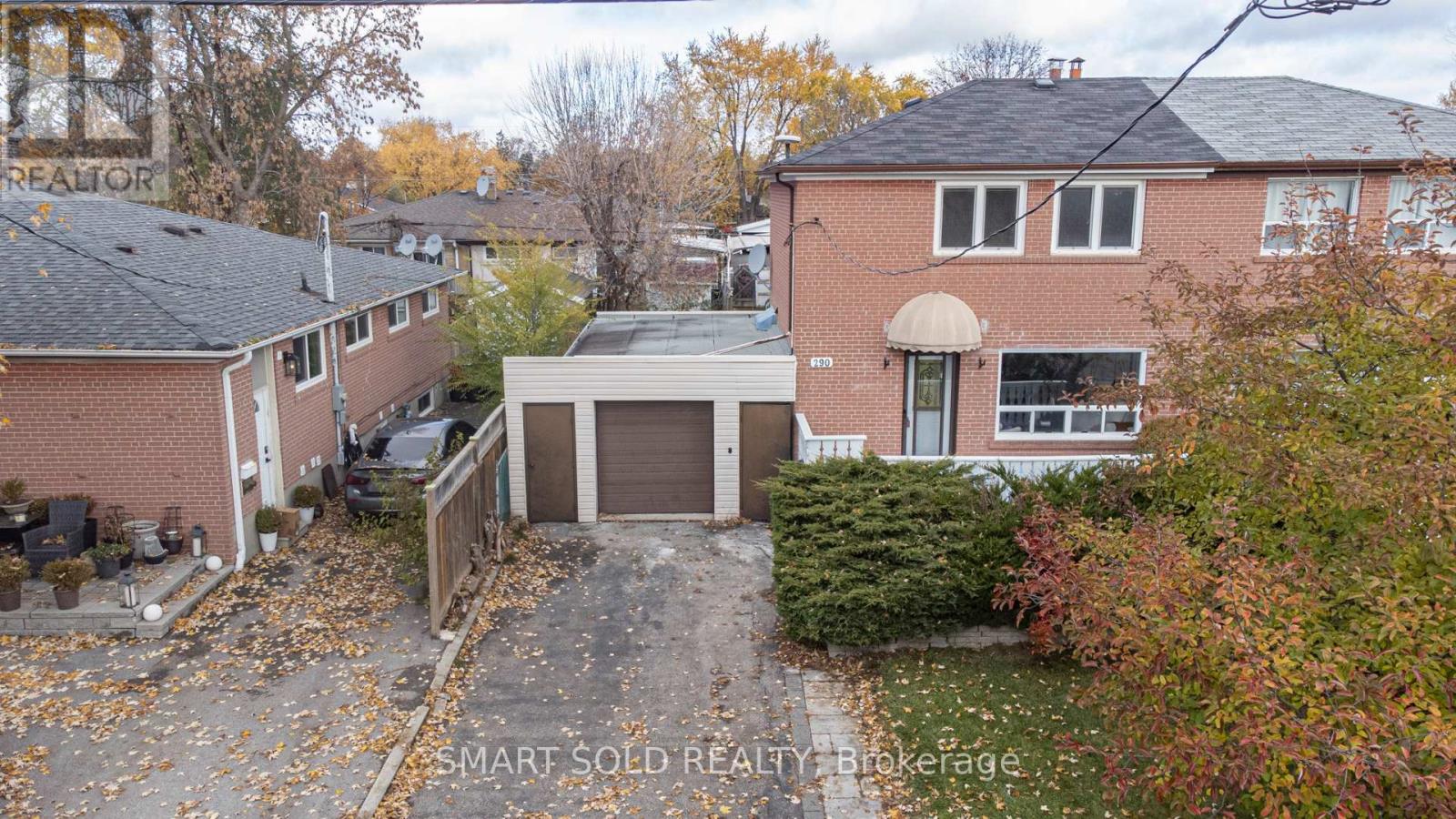 290 Axminster Drive, Richmond Hill, Ontario  L4C 2W1 - Photo 2 - N12592994