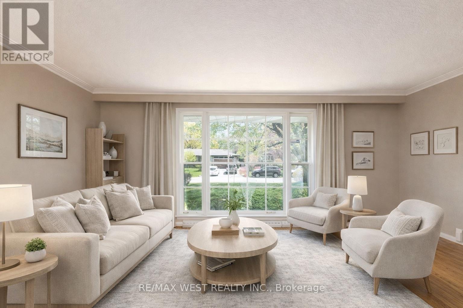 73 Ravensbourne Crescent, Toronto, Ontario  M9A 2B1 - Photo 2 - W12658806