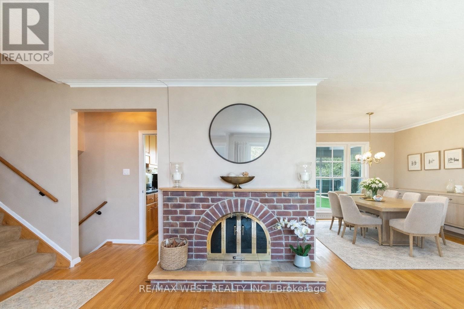 73 Ravensbourne Crescent, Toronto, Ontario  M9A 2B1 - Photo 4 - W12658806